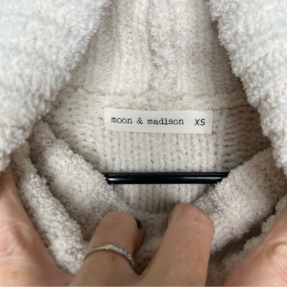 Moon & Madison Cream Cable Knit Turtleneck XS - Picture 3 of 5